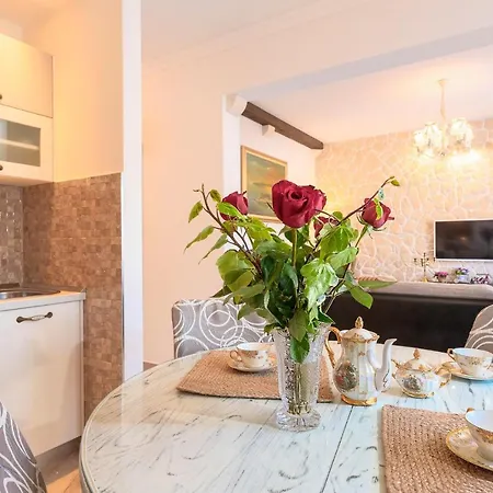 Capitis In The Centre Two Units- With A Private Pool & Balcony With Spectacular View-no Pool * Hvar Town