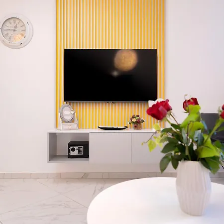 Capitis In The Centre Two Units- With A Private Pool & Balcony With Spectacular View-no Pool Appartement *