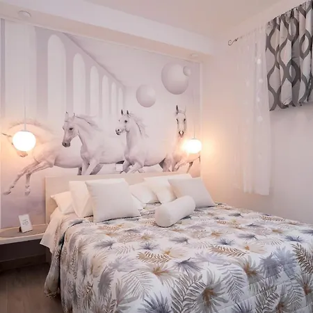 Appartement Capitis In The Centre Two Units- With A Private Pool & Balcony With Spectacular View-no Pool Hvar Town