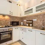 Appartement Capitis In The Centre - Private Pool & Balcony With Spectacular View-no Pool *