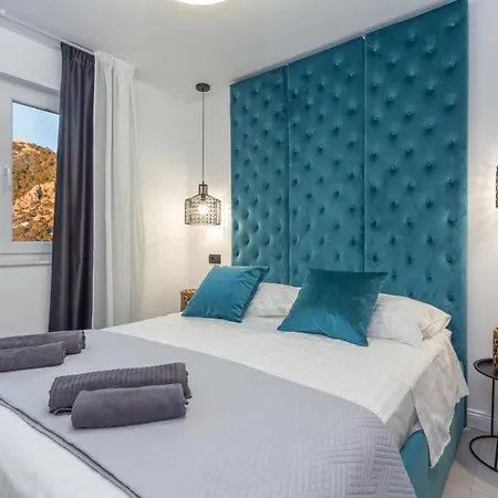 Villa Capitis In The Centre - Private Pool Villa & Balcony Apartment With Spectacular View-No Pool *