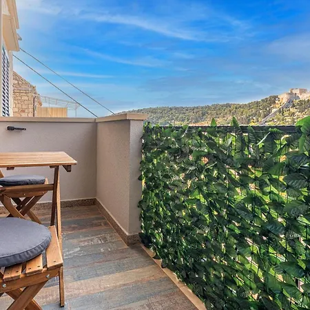 Capitis In The Centre Two Units- With A Private Pool & Balcony With Spectacular View-no Pool