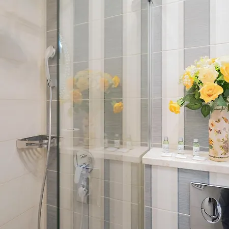 Capitis In The Centre Two Units- With A Private Pool & Balcony With Spectacular View-no Pool