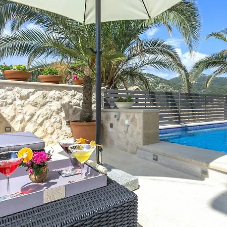 Capitis In The Centre - Private Pool & Balcony With Spectacular View-no Pool