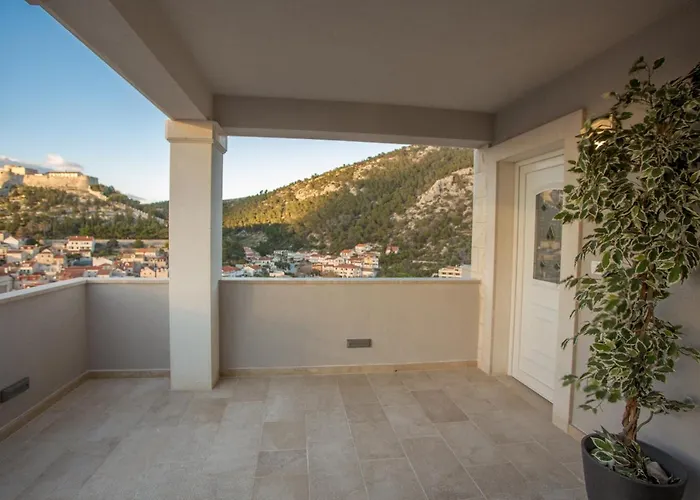 Capitis In The Centre - Private Pool & Balcony With Spectacular View-no Pool Apartment *