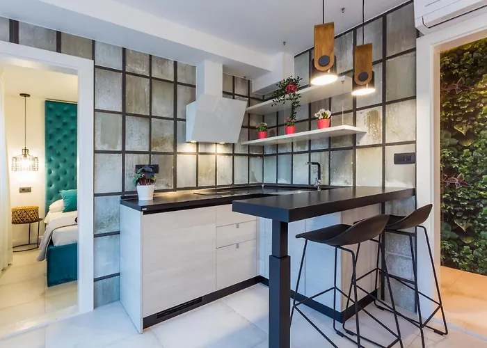 Capitis In The Centre - Private Pool & Balcony With Spectacular View-no Pool Apartment *