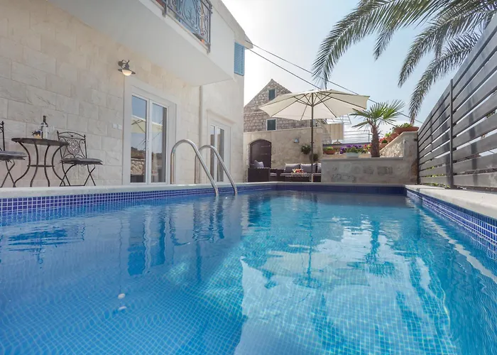 Capitis In The Centre - Private Pool & Balcony With Spectacular View-no Pool Apartment *