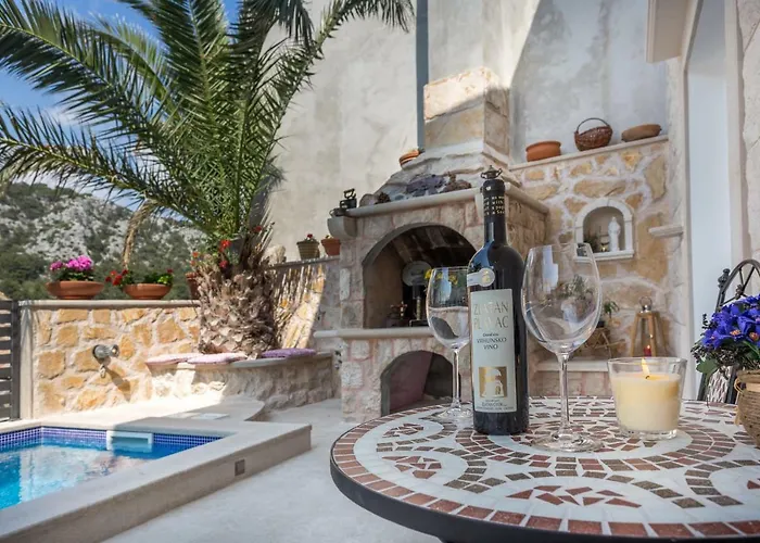 Apartment Capitis In The Centre - Private Pool & Balcony With Spectacular View-no Pool