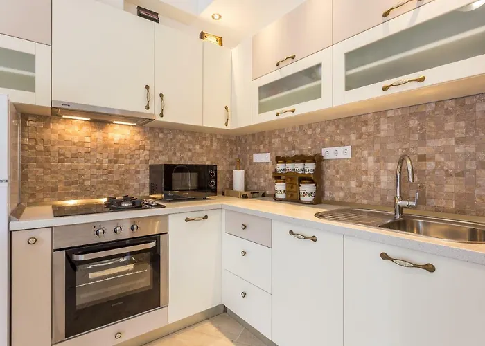 Apartment Capitis In The Centre - Private Pool & Balcony With Spectacular View-no Pool *