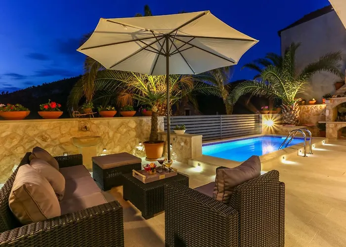 Apartament Capitis In The Centre - Private Pool & Balcony With Spectacular View-no Pool