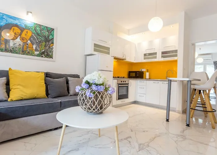 Apartment Capitis In The Centre - Private Pool & Balcony With Spectacular View-no Pool *