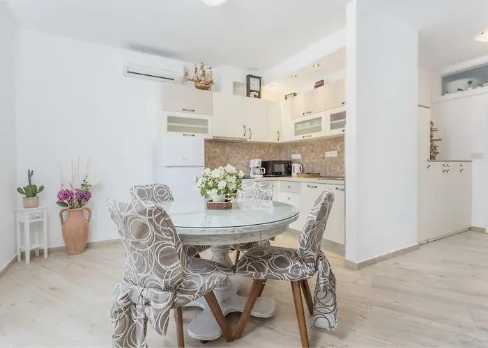 Capitis In The Centre - Private Pool & Balcony With Spectacular View-no Pool Hvar Town