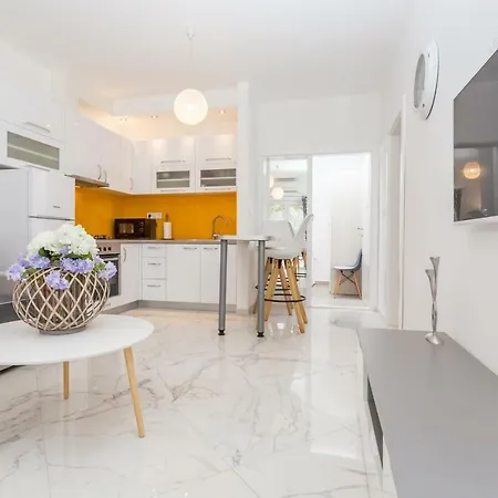 Capitis In The Centre Two Units- With A Private Pool & Balcony With Spectacular View-no Pool * Hvar Town